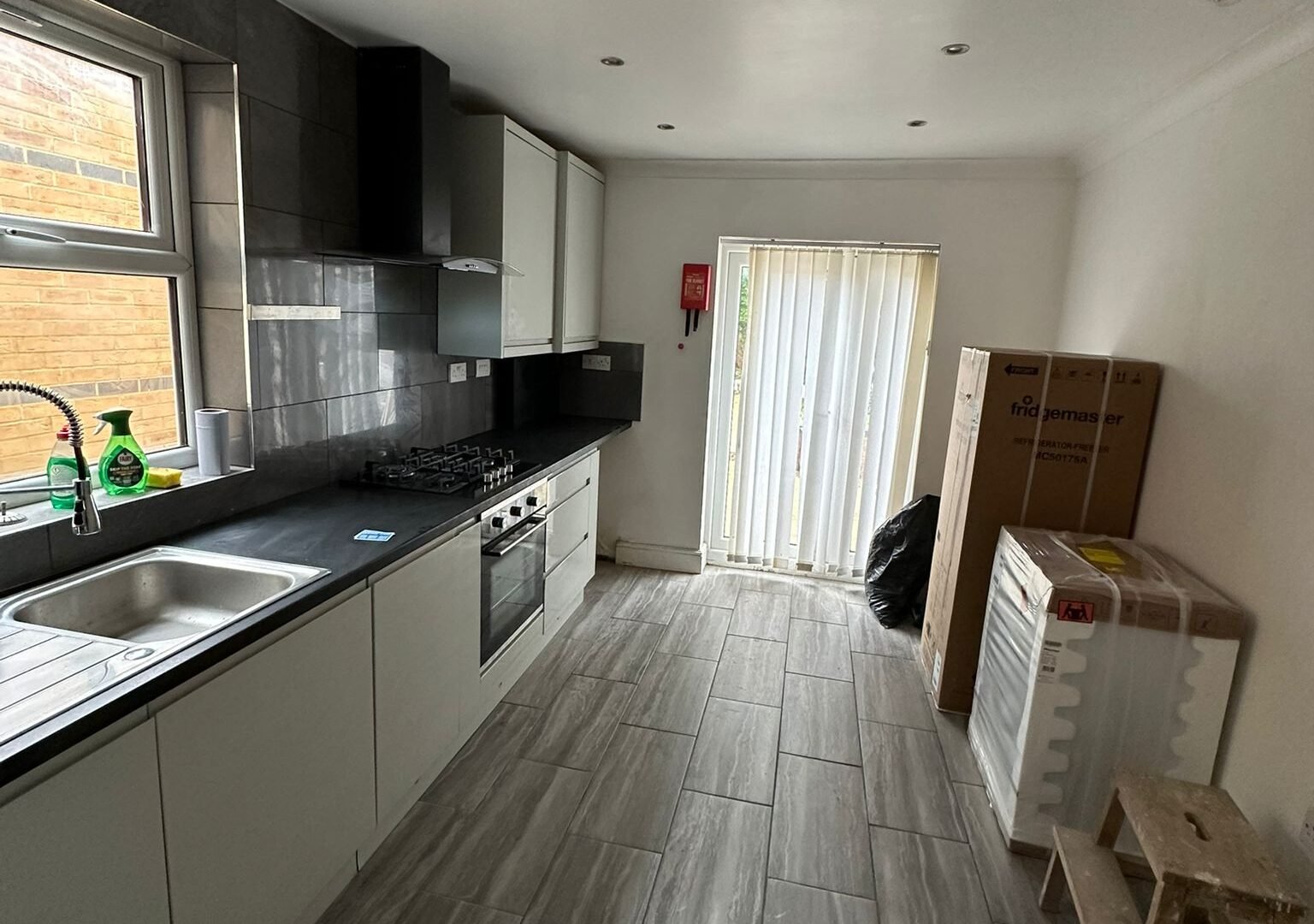 3 bedroom, 2 reception house, E7