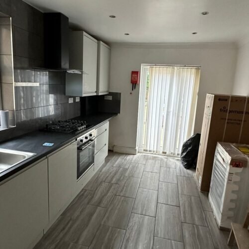 3 bedroom, 2 reception house, E7